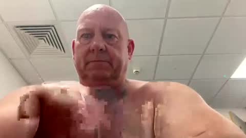 Snapshot of col4nows chatting on 08/01/26, 10:03 col4nows online show from 08/01/26, 10:03