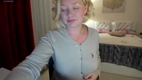 Snapshot of colette1w chatting on 12/03/25, 06:28 Olga. online show from 12/03/25, 06:28