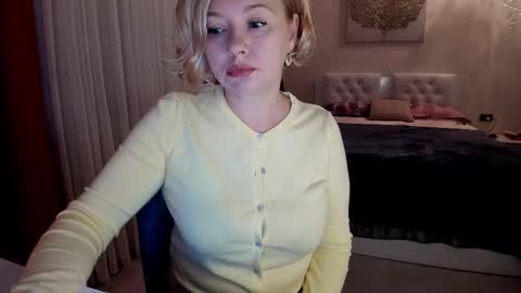 Snapshot of colette1w chatting on 12/17/25, 03:12 Olga. online show from 12/17/25, 03:12