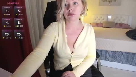Snapshot of colette1w chatting on 12/23/25, 04:21 Olga. online show from 12/23/25, 04:21