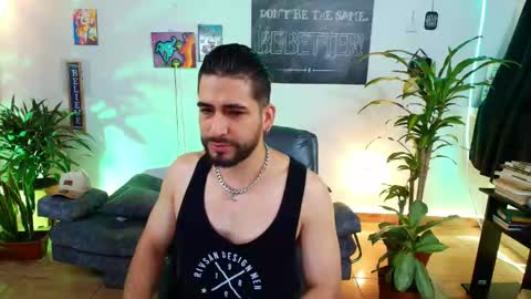 Snapshot of colin_stone chatting on 12/05/25, 02:47 colin_stone online show from 12/05/25, 02:47