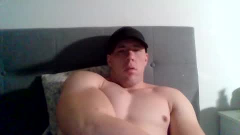 Snapshot of college_muscle chatting on 02/01/25, 04:00 foreverxshredded online show from 02/01/25, 04:00