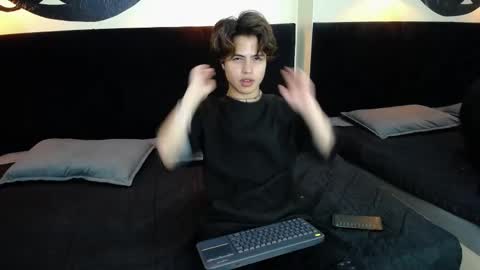 collinstone online show from 02/10/25, 08:21