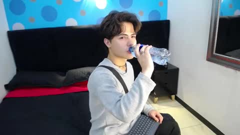 collinstone online show from 03/10/25, 08:56