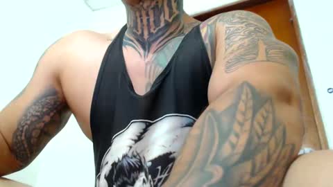 Snapshot of colombian_monster_cock chatting on 12/11/24, 05:43 camilo online show from 12/11/24, 05:43