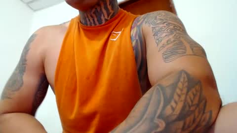 Snapshot of colombian_monster_cock chatting on 12/15/24, 05:10 camilo online show from 12/15/24, 05:10