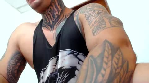 Snapshot of colombian_monster_cock chatting on 12/17/24, 02:22 camilo online show from 12/17/24, 02:22