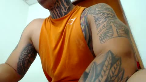 Snapshot of colombian_monster_cock chatting on 12/23/24, 01:08 camilo online show from 12/23/24, 01:08
