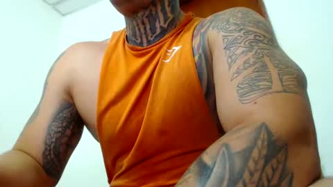 Snapshot of colombian_monster_cock chatting on 12/27/24, 11:28 camilo online show from 12/27/24, 11:28