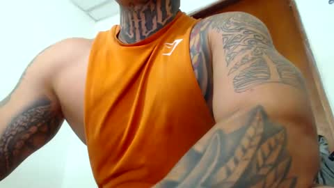 Snapshot of colombian_monster_cock chatting on 12/31/24, 12:25 camilo online show from 12/31/24, 12:25