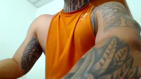 Snapshot of colombian_monster_cock chatting on 01/08/25, 07:55 camilo online show from 01/08/25, 07:55