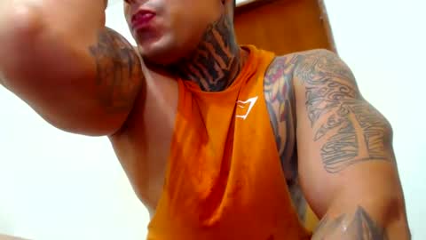 Snapshot of colombian_monster_cock chatting on 01/11/25, 02:47 camilo online show from 01/11/25, 02:47