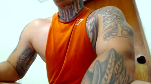 Snapshot of colombian_monster_cock chatting on 01/28/25, 10:12 camilo online show from 01/28/25, 10:12