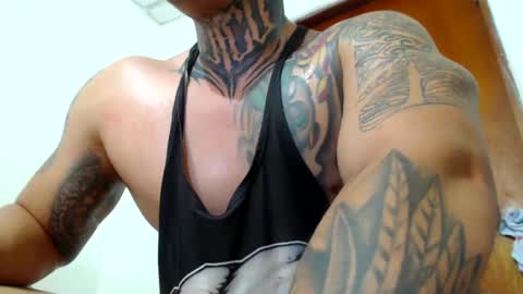 Snapshot of colombian_monster_cock chatting on 01/30/25, 03:22 camilo online show from 01/30/25, 03:22