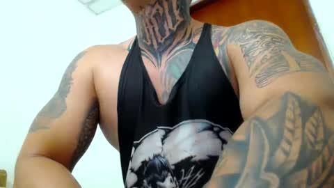 Snapshot of colombian_monster_cock chatting on 01/31/25, 06:57 camilo online show from 01/31/25, 06:57