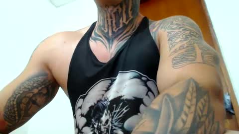 Snapshot of colombian_monster_cock chatting on 01/31/25, 10:21 camilo online show from 01/31/25, 10:21