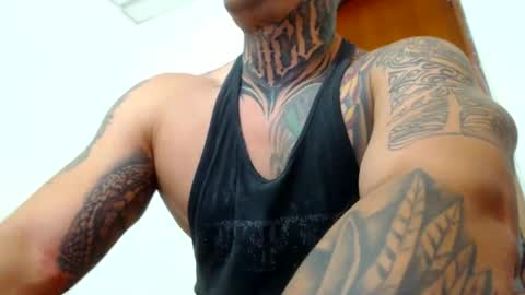 Snapshot of colombian_monster_cock chatting on 02/11/25, 06:11 camilo online show from 02/11/25, 06:11