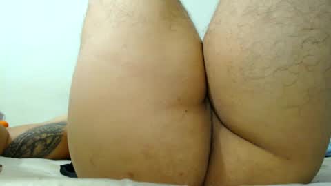 Snapshot of colombian_monster_cock chatting on 02/20/25, 03:45 camilo online show from 02/20/25, 03:45