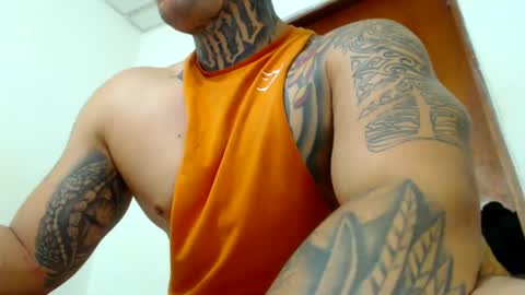 Snapshot of colombian_monster_cock chatting on 02/26/25, 10:42 camilo online show from 02/26/25, 10:42