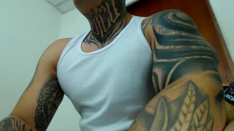 Snapshot of colombian_monster_cock chatting on 09/09/25, 05:51 camilo online show from 09/09/25, 05:51