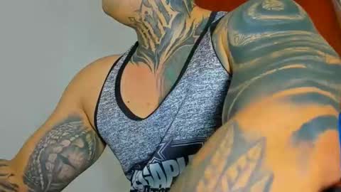 Snapshot of colombian_monster_cock chatting on 09/22/25, 01:40 camilo online show from 09/22/25, 01:40