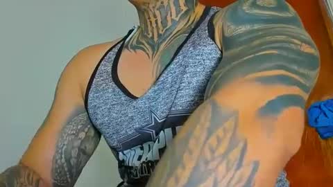 Snapshot of colombian_monster_cock chatting on 09/23/25, 03:31 camilo online show from 09/23/25, 03:31