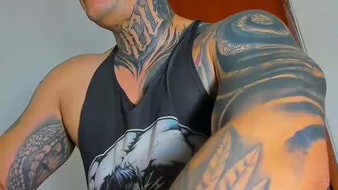 Snapshot of colombian_monster_cock chatting on 09/28/25, 01:00 camilo online show from 09/28/25, 01:00