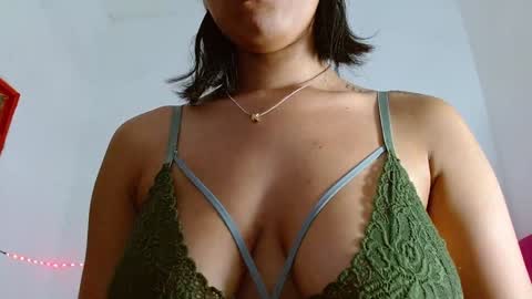 Snapshot of colombianmiilf_ chatting on 01/08/25, 09:12 Nahomi online show from 01/08/25, 09:12