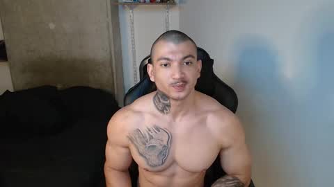 colombianmuscle8 online show from 11/14/25, 03:27