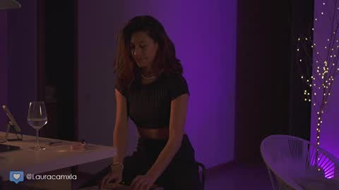 Laura online show from 12/18/24, 11:19