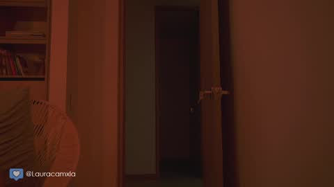 Laura online show from 02/04/25, 02:28