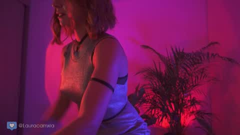 Laura online show from 03/10/25, 02:39