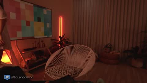 Snapshot of colouristic chatting on 09/22/25, 01:18 Laura online show from 09/22/25, 01:18