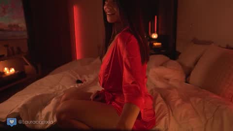 Snapshot of colouristic chatting on 10/22/25, 02:01 Laura online show from 10/22/25, 02:01