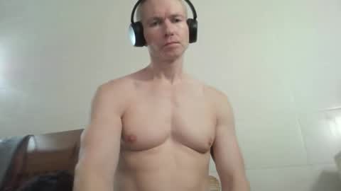 Snapshot of comecontrol chatting on 10/29/25, 03:09 comecontrol online show from 10/29/25, 03:09