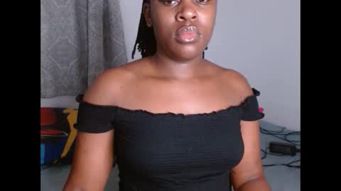 Snapshot of comicalcara chatting on 09/22/25, 12:34 Cara online show from 09/22/25, 12:34