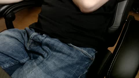 Snapshot of commanderchip chatting on 01/15/25, 04:32 commanderchip online show from 01/15/25, 04:32