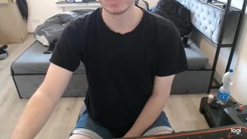 Snapshot of commanderchip chatting on 10/18/25, 03:35 commanderchip online show from 10/18/25, 03:35