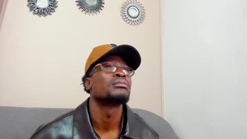 Snapshot of compton_01 chatting on 10/05/25, 12:58 COMPTON online show from 10/05/25, 12:58
