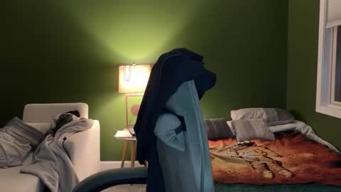 Snapshot of concentralized chatting on 12/16/25, 12:48 Matt online show from 12/16/25, 12:48