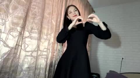 Bella  online show from 10/08/25, 01:20