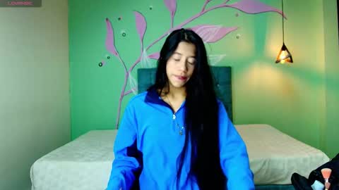 C O N N I E online show from 11/10/25, 07:35