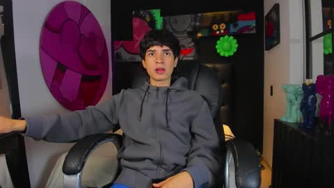 connor_stone_ online show from 11/19/25, 07:47