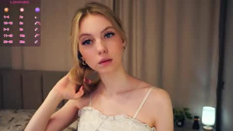 Hello im Sofia Welcme to my room .More hugs and kiss for you online show from 11/27/25, 06:37