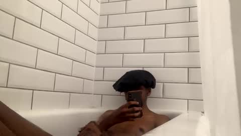 Snapshot of coolvibes69 chatting on 10/23/25, 04:06 coolvibes69 online show from 10/23/25, 04:06