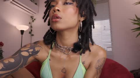 Snapshot of cooper_reds chatting on 11/25/25, 09:59 ROSELL 3 online show from 11/25/25, 09:59