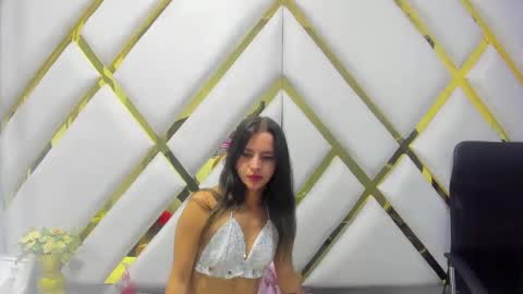 Snapshot of cooperemma_ chatting on 12/20/24, 05:57 CooperEmma online show from 12/20/24, 05:57