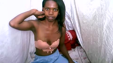 Snapshot of coquine_lara chatting on 05/24/26, 12:59 coquine_lara online show from 05/24/26, 12:59