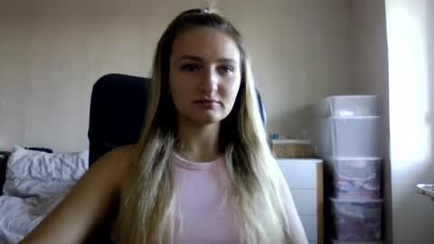 cora_fora online show from 09/21/25, 07:21