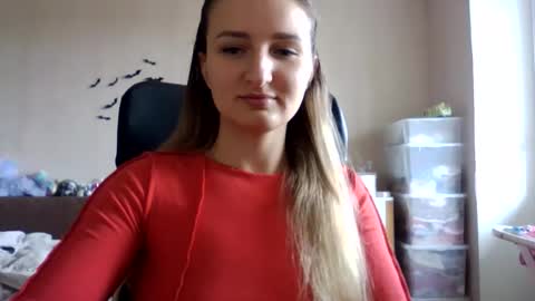 cora_fora online show from 10/08/25, 08:56